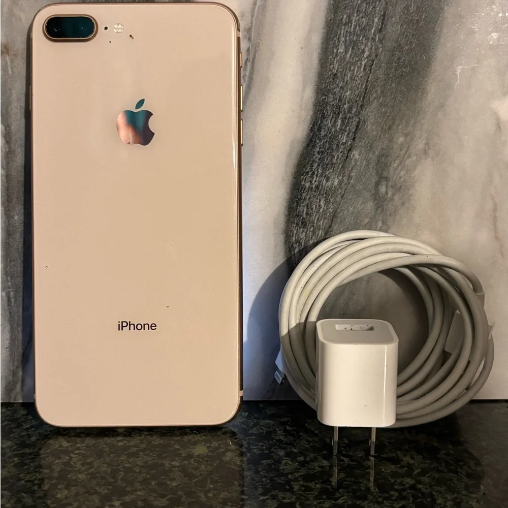 Apple iPhone 8 Plus att in White with White Lightning Charger
